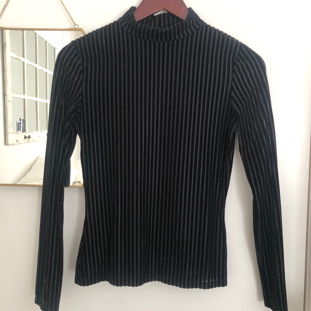 Mock neck long sleeves tee